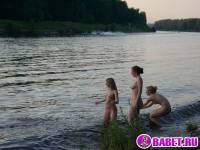 порно фотосессия Четыре голых девушки на отдыхе фото-552.йпг