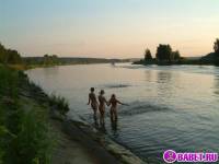 порно фотосессия Четыре голых девушки на отдыхе фото-553.йпг