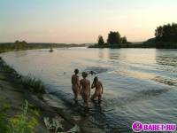 порно фотосессия Четыре голых девушки на отдыхе фото-554.йпг