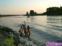 порно фотосессия Четыре голых девушки на отдыхе фото-555.йпг