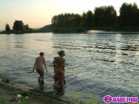 порно фотосессия Четыре голых девушки на отдыхе фото-557.йпг