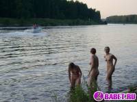 порно фотосессия Четыре голых девушки на отдыхе фото-558.йпг