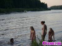 порно фотосессия Четыре голых девушки на отдыхе фото-559.йпг