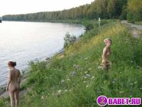 порно фотосессия Четыре голых девушки на отдыхе фото-585.йпг