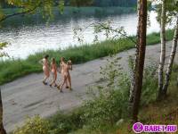 порно фотосессия Четыре голых девушки на отдыхе фото-666.йпг