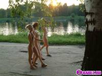 порно фотосессия Четыре голых девушки на отдыхе фото-677.йпг
