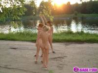 порно фотосессия Четыре голых девушки на отдыхе фото-681.йпг