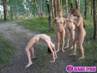 порно фотосессия Четыре голых девушки на отдыхе фото-746.йпг