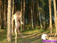 порно фотосессия Четыре голых девушки на отдыхе фото-77.йпг