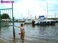 порно фотосессия 18 летняя целка пошла голая к воде фото-18.йпг