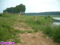 порно фотосессия Голые девчёнки приехали купаться фото-26.йпг