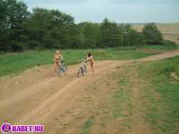 порно фотосессия Голые девчёнки приехали купаться фото-47.йпг