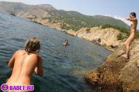 порно фотосессия Две брюнетки и блондинка на отдыхе фото-186.йпг