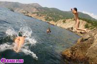 порно фотосессия Две брюнетки и блондинка на отдыхе фото-188.йпг