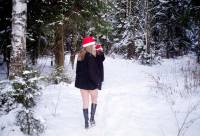 порно фотосессия Три голые снегурочки в холодной зимнем лесу svt148002.jpg