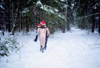 порно фотосессия Три голые снегурочки в холодной зимнем лесу svt148062.jpg