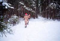 порно фотосессия Три голые снегурочки в холодной зимнем лесу svt148080.jpg