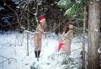 порно фотосессия Три голые снегурочки в холодной зимнем лесу svt148120.jpg