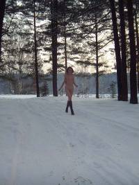 порно фотосессия 19 летняя целка голая в лесу alex189003.jpg
