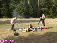 порно фотосессия Трёх русских проституток привезли в лес фото-187.йпг