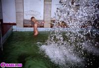 порно фотосессия Блондиночки играют в бильярд на раздевание 006426.jpg