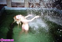 порно фотосессия Блондиночки играют в бильярд на раздевание 006430.jpg