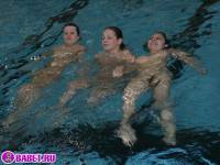 порно фотосессия Голая пизда в общественном бассейне 093328042.jpg