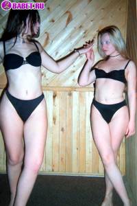 порно фотосессия Голые пиздоси на бельярдном столу geel516029.jpg
