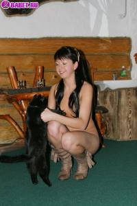 порно фотосессия Молодая целка в загородном доме 159-912-003.jpg