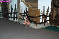 порно фотосессия Молодая целка в загородном доме 159-912-067.jpg