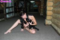 порно фотосессия Молодая целка в загородном доме 159-912-115.jpg