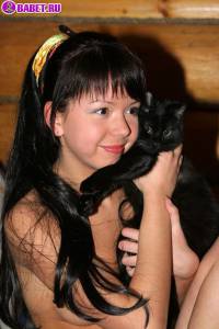 порно фотосессия Молодая целка в загородном доме 159-912-153.jpg