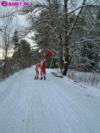 порно фотосессия Голая в лесу снегурочка с дедом морозом 137620021.jpg