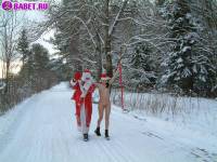 порно фотосессия Голая в лесу снегурочка с дедом морозом 137620026.jpg
