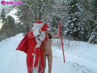 Голая в лесу снегурочка с дедом морозом 137620032.jpg скачать