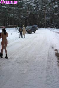 порно фотосессия Голая в лесу снегурочка с дедом морозом 137620084.jpg