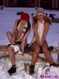 порно фотосессия Девочки решили покаться на качелях tl284013.jpg