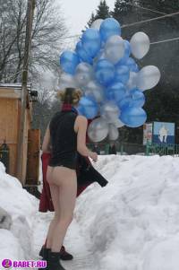 порно фотосессия Голые девушки зимой на улице 115116728004.jpg