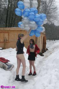 порно фотосессия Голые девушки зимой на улице 115116728007.jpg