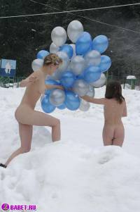 порно фотосессия Голые девушки зимой на улице 115116728015.jpg