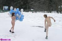 порно фотосессия Голые девушки зимой на улице 115116728016.jpg