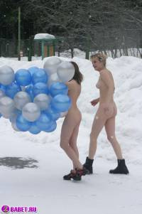 порно фотосессия Голые девушки зимой на улице 115116728017.jpg