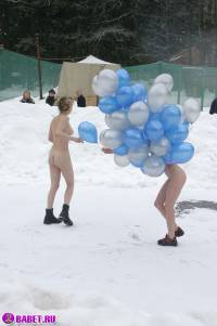 порно фотосессия Голые девушки зимой на улице 115116728021.jpg