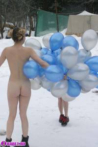 порно фотосессия Голые девушки зимой на улице 115116728023.jpg