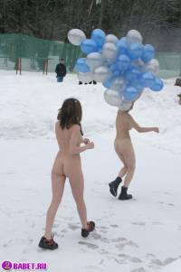 порно фотосессия Голые девушки зимой на улице 115116728026.jpg