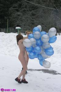 порно фотосессия Голые девушки зимой на улице 115116728032.jpg