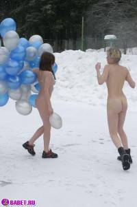 порно фотосессия Голые девушки зимой на улице 115116728036.jpg