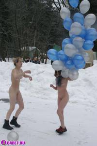 порно фотосессия Голые девушки зимой на улице 115116728037.jpg
