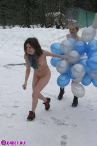 порно фотосессия Голые девушки зимой на улице 115116728038.jpg