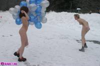 порно фотосессия Голые девушки зимой на улице 115116728046.jpg